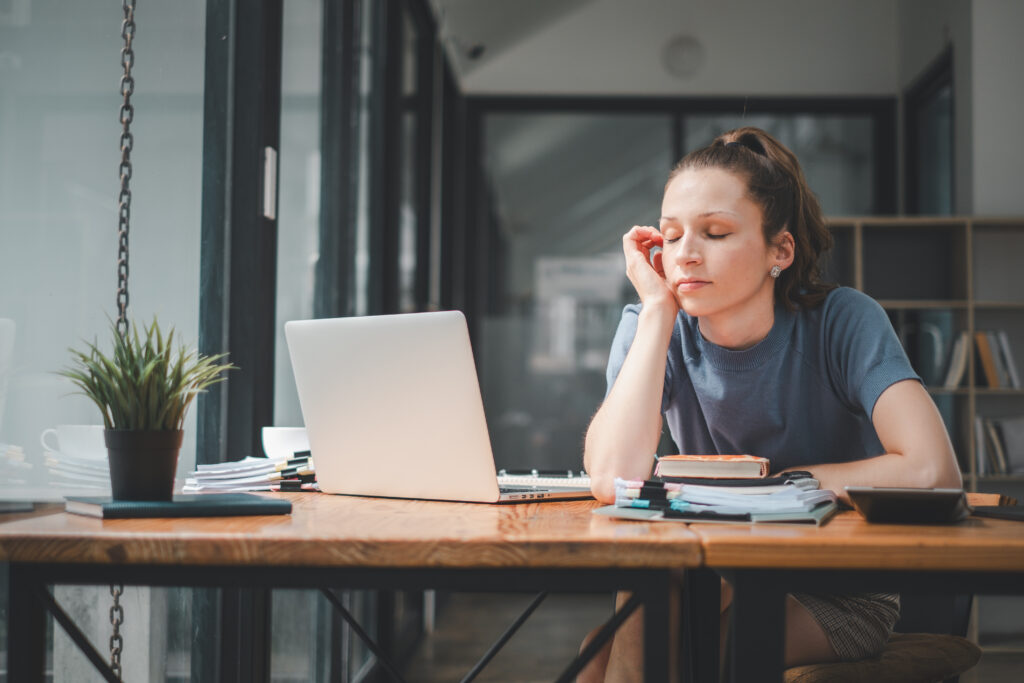 L’Economia de l’Atenció: Estratègies per Mantenir la Concentració en un Entorn Digital Saturat